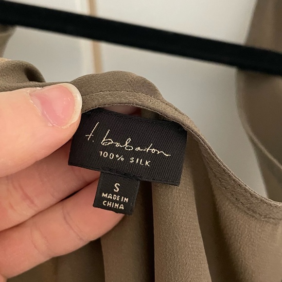 Aritzia blouse khaki green size small 100% silk - Picture 3 of 3